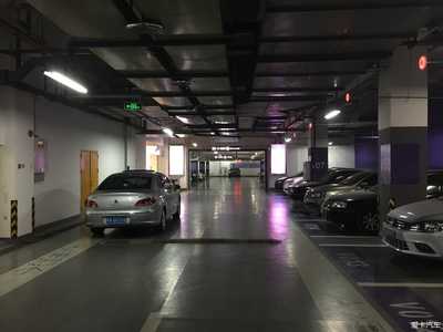 沃尔玛停车场所见_四川汽车论坛_XCAR 爱卡汽车俱乐部